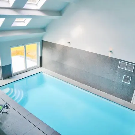 Somme-leuze Sleeps 11 Pool Wifi
