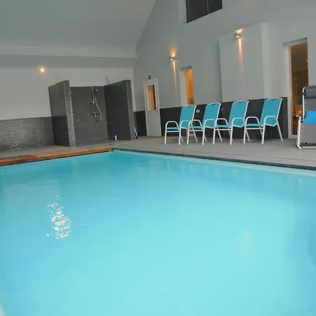 Somme-leuze Sleeps 11 Pool Wifi